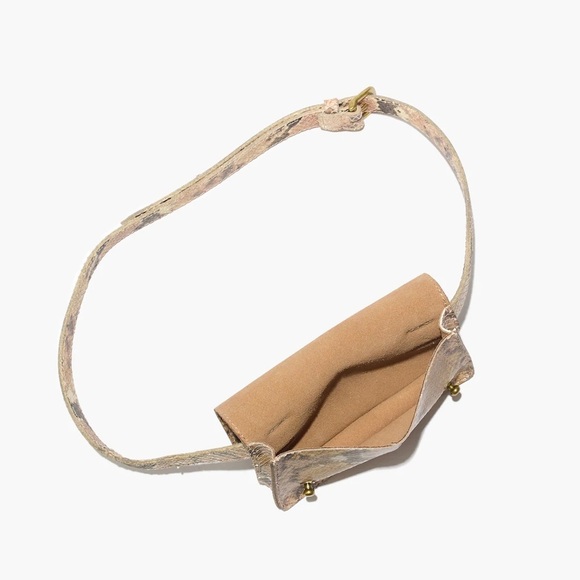 Madewell • The Leather Belt Bag: Snake Embossed Edition python snakeskin - Picture 7 of 10